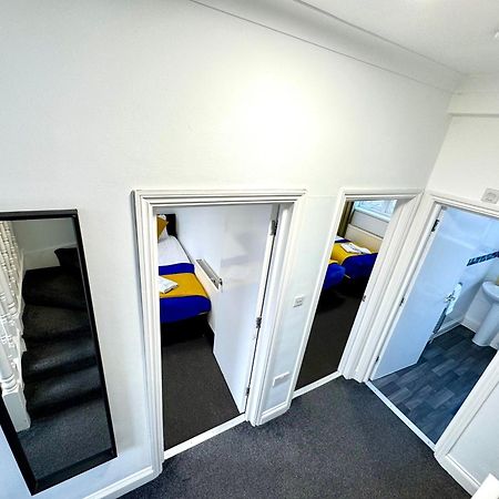 London 3 Bedrooms 3 Bathrooms Spacious House, Reception, Kitchen, Garden, Parking Kültér fotó