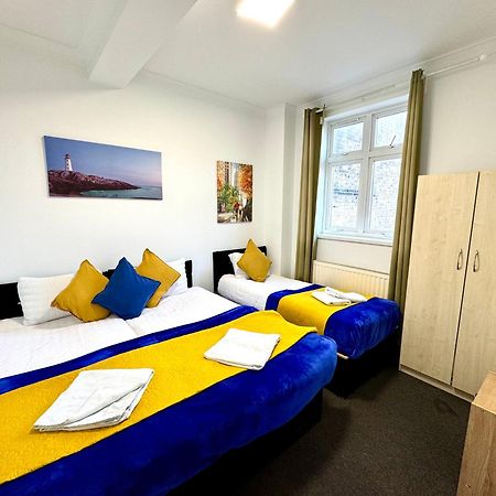London 3 Bedrooms 3 Bathrooms Spacious House, Reception, Kitchen, Garden, Parking Kültér fotó