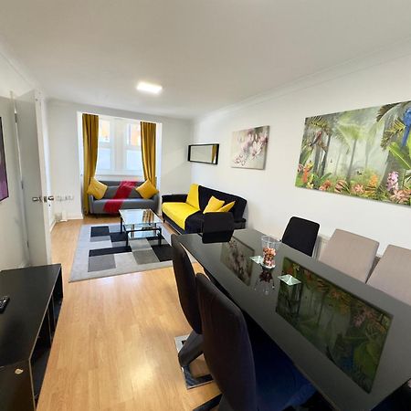 London 3 Bedrooms 3 Bathrooms Spacious House, Reception, Kitchen, Garden, Parking Kültér fotó