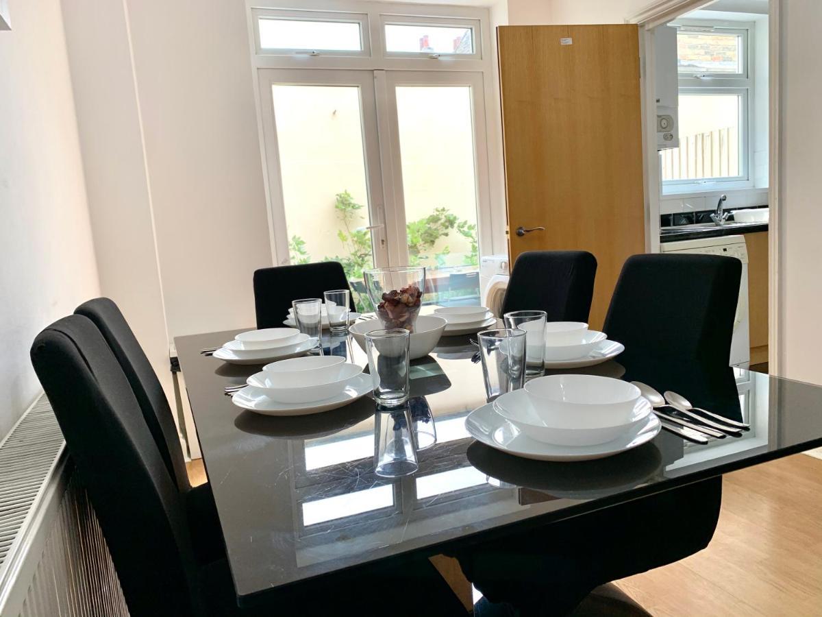 London 3 Bedrooms 3 Bathrooms Spacious House, Reception, Kitchen, Garden, Parking Kültér fotó