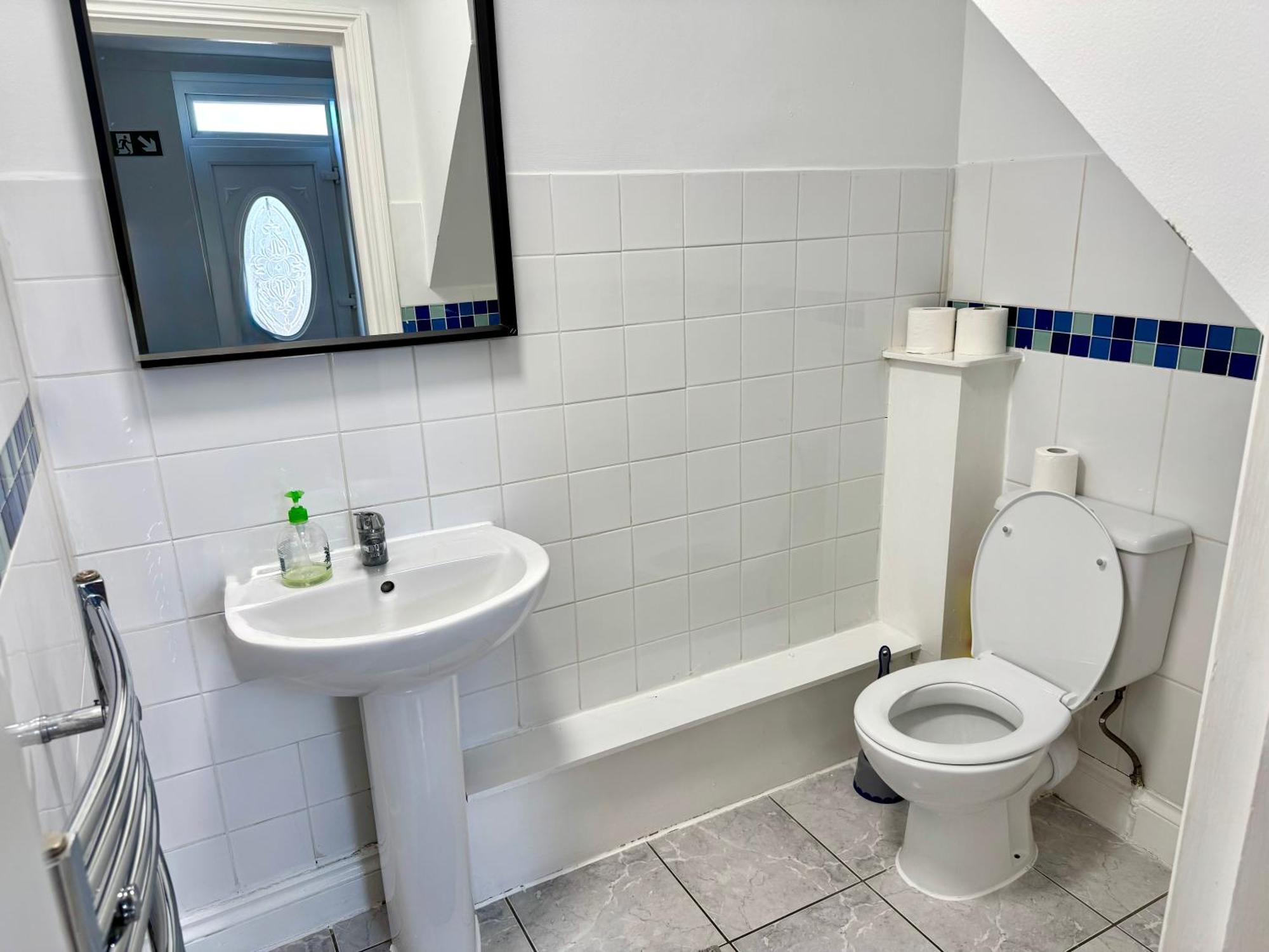 London 3 Bedrooms 3 Bathrooms Spacious House, Reception, Kitchen, Garden, Parking Kültér fotó