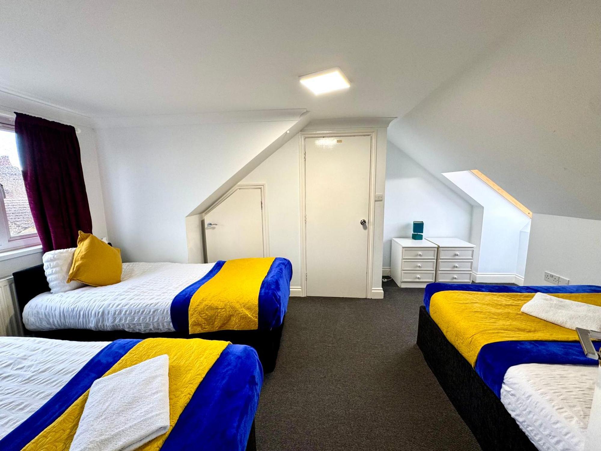 London 3 Bedrooms 3 Bathrooms Spacious House, Reception, Kitchen, Garden, Parking Kültér fotó