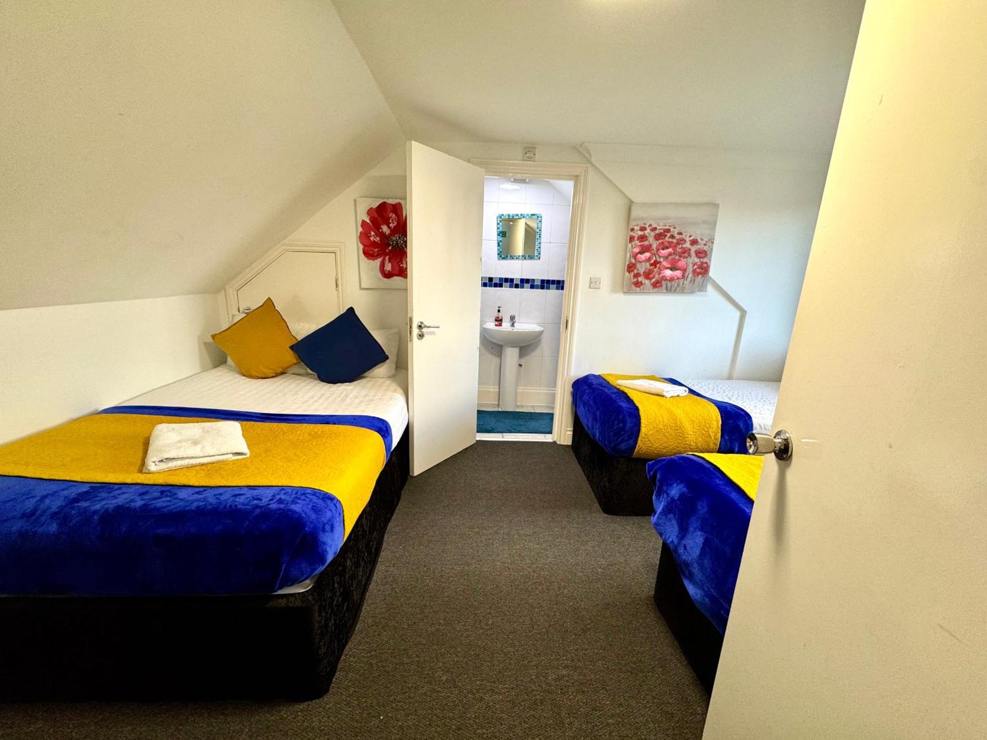 London 3 Bedrooms 3 Bathrooms Spacious House, Reception, Kitchen, Garden, Parking Kültér fotó