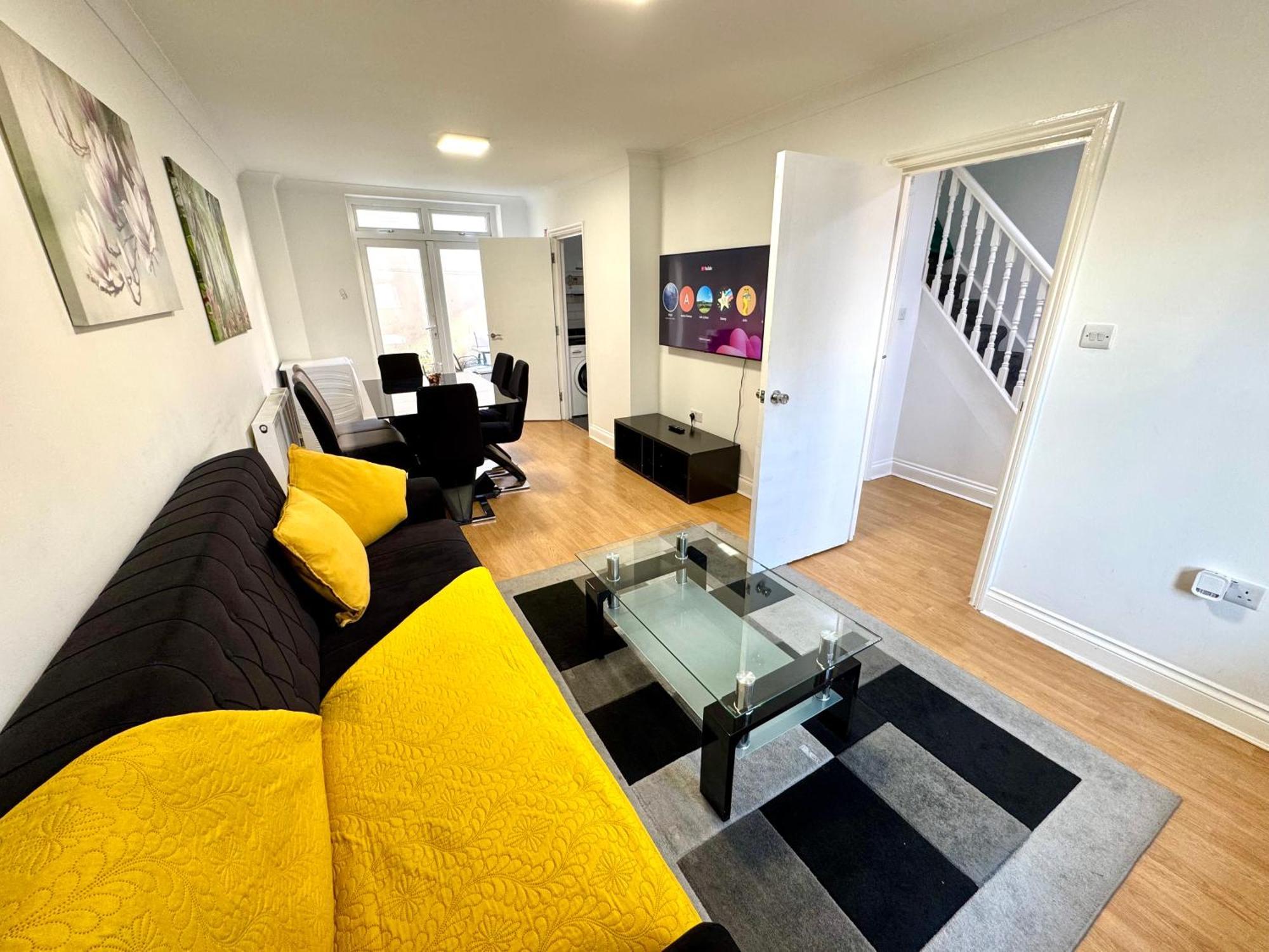 London 3 Bedrooms 3 Bathrooms Spacious House, Reception, Kitchen, Garden, Parking Kültér fotó