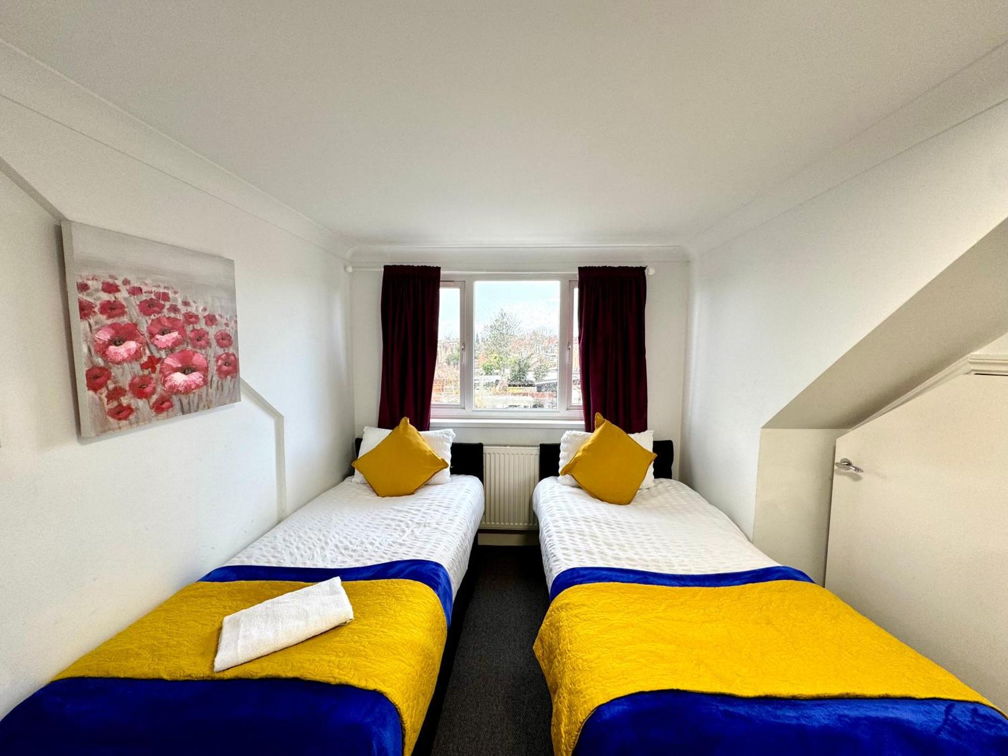 London 3 Bedrooms 3 Bathrooms Spacious House, Reception, Kitchen, Garden, Parking Kültér fotó