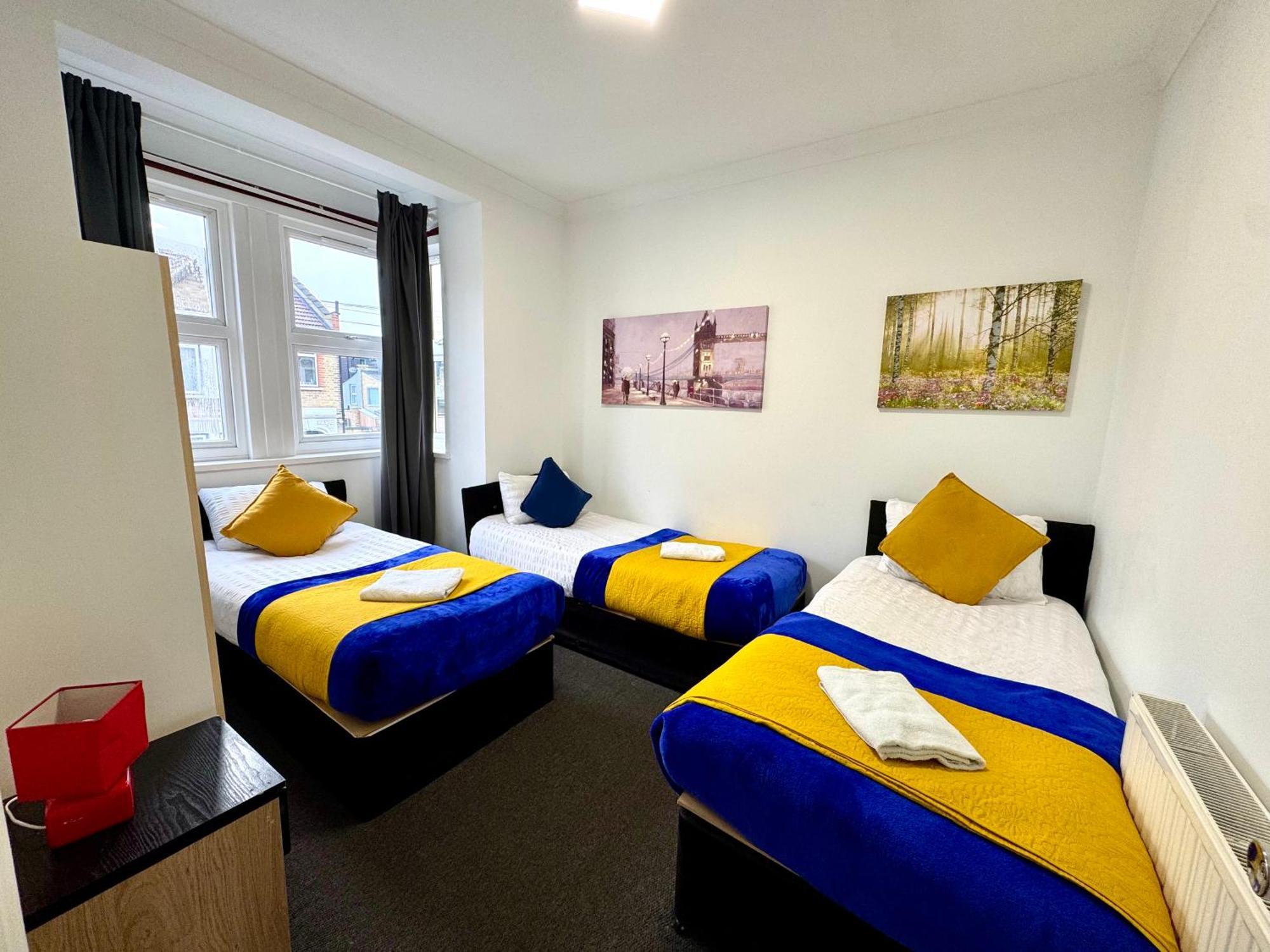 London 3 Bedrooms 3 Bathrooms Spacious House, Reception, Kitchen, Garden, Parking Kültér fotó
