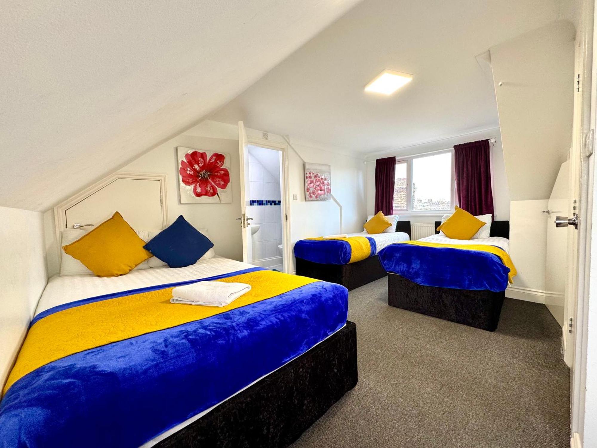 London 3 Bedrooms 3 Bathrooms Spacious House, Reception, Kitchen, Garden, Parking Kültér fotó